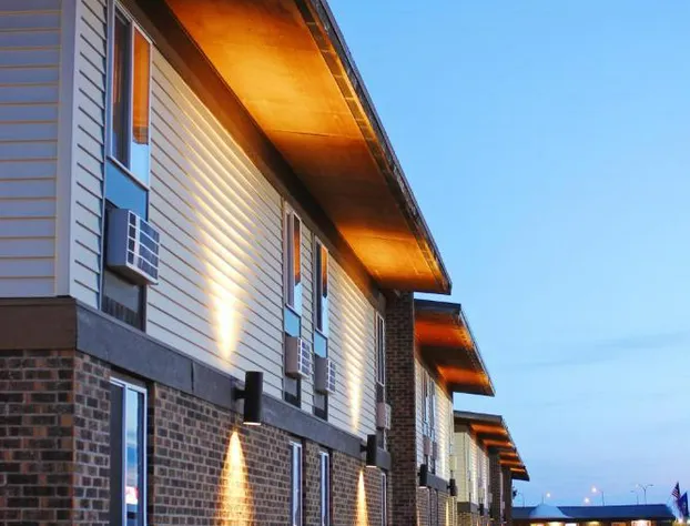 Sunlac Inn Devils Lake hotel detail image 1