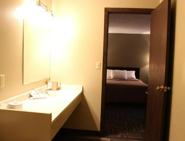 Sunlac Inn Devils Lake hotel detail image 4