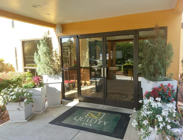 Quality Inn & Suites Clemmons I-40 hotel detail image 1