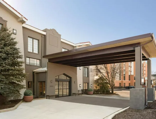 Country Inn & Suites by Radisson, Hoffman Estates, IL hotel detail image 2