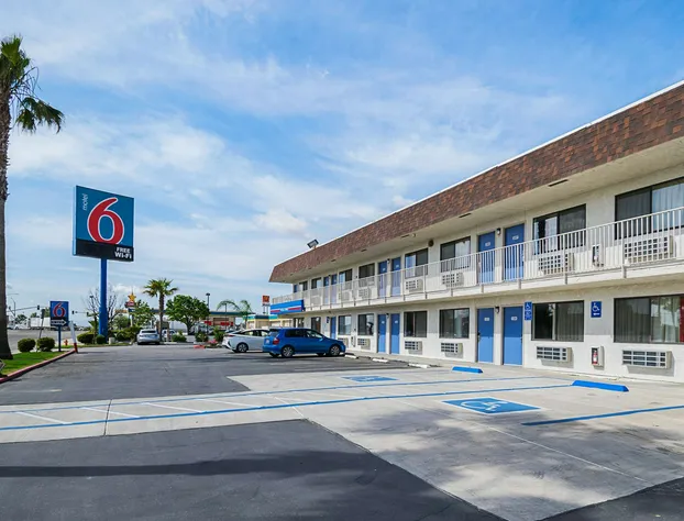 Motel 6 Lost Hills, CA hotel detail image 1