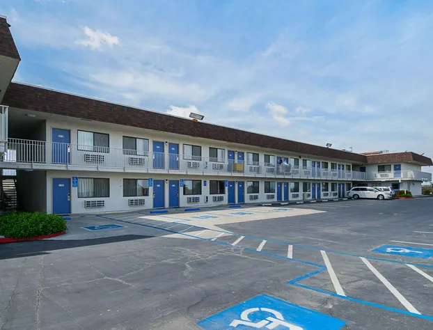 Motel 6 Lost Hills, CA hotel detail image 2