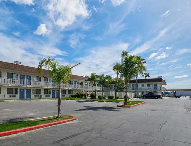 Motel 6 Lost Hills, CA hotel detail image 3