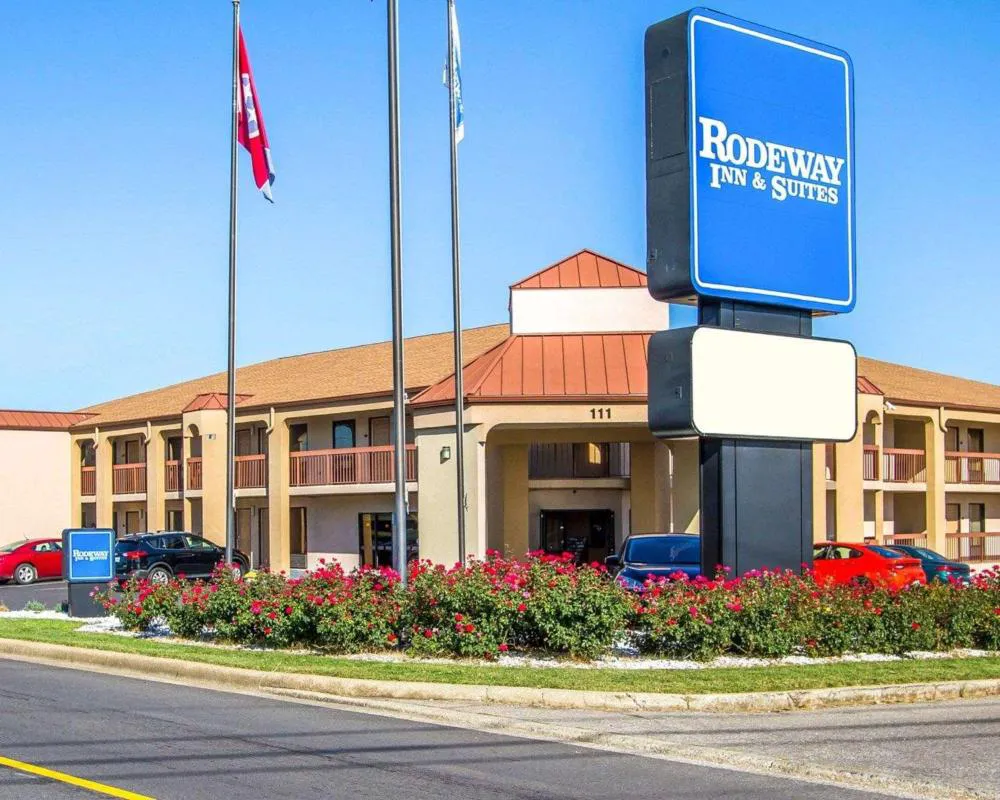 Rodeway Inn & Suites Clarksville near Governors Square Mall hotel hero