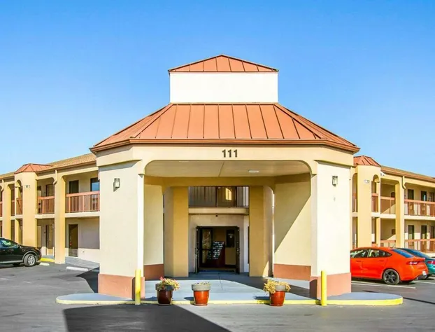 Rodeway Inn & Suites Clarksville near Governors Square Mall hotel detail image 1