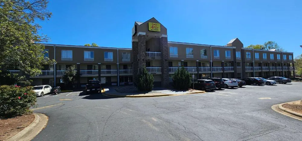 Studios & Suites 4 Less Charlotte hotel hero