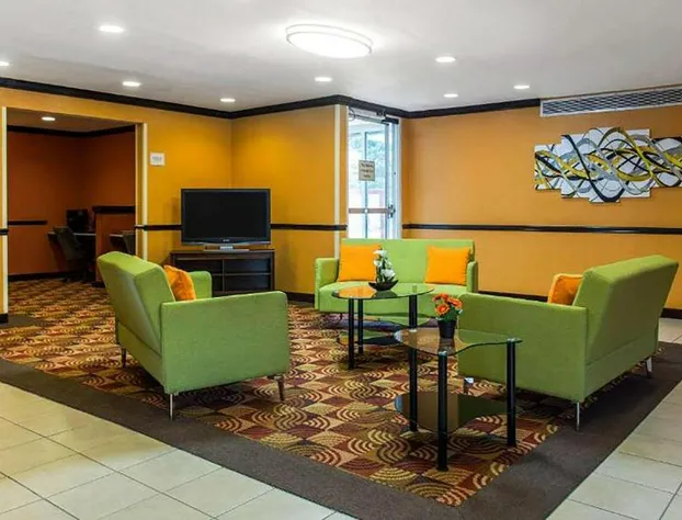 Studios & Suites 4 Less Charlotte hotel detail image 4