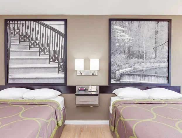 Super 8 by Wyndham Dalton hotel detail image 4