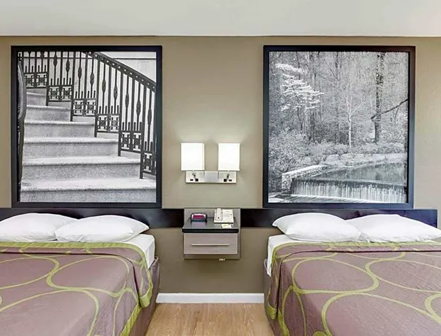 Super 8 by Wyndham Dalton hotel detail image 3