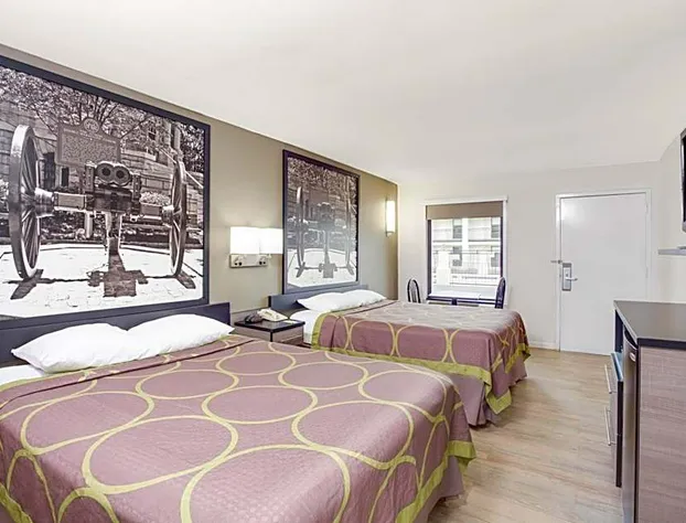 Super 8 by Wyndham Dalton hotel detail image 4