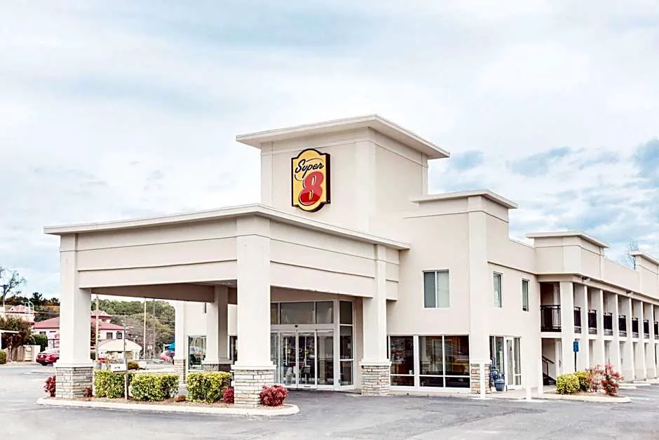 Super 8 by Wyndham Dalton hotel hero