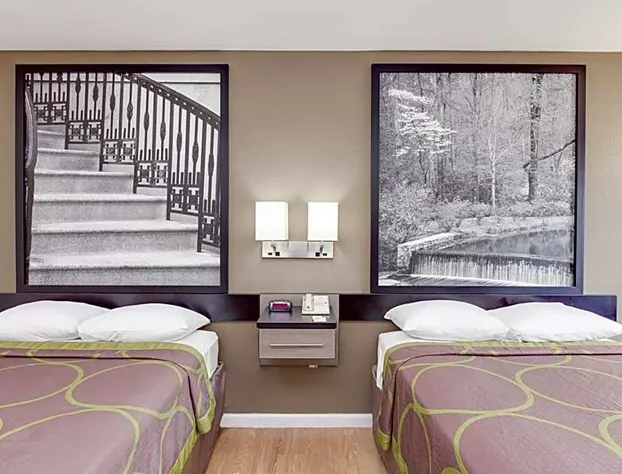 Super 8 by Wyndham Dalton hotel detail image 2