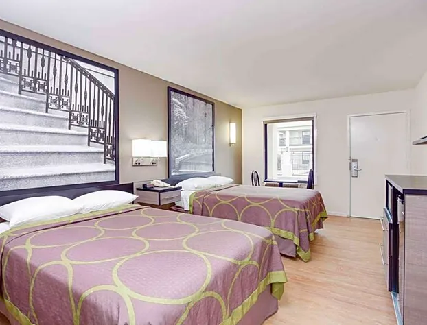 Super 8 by Wyndham Dalton hotel detail image 4