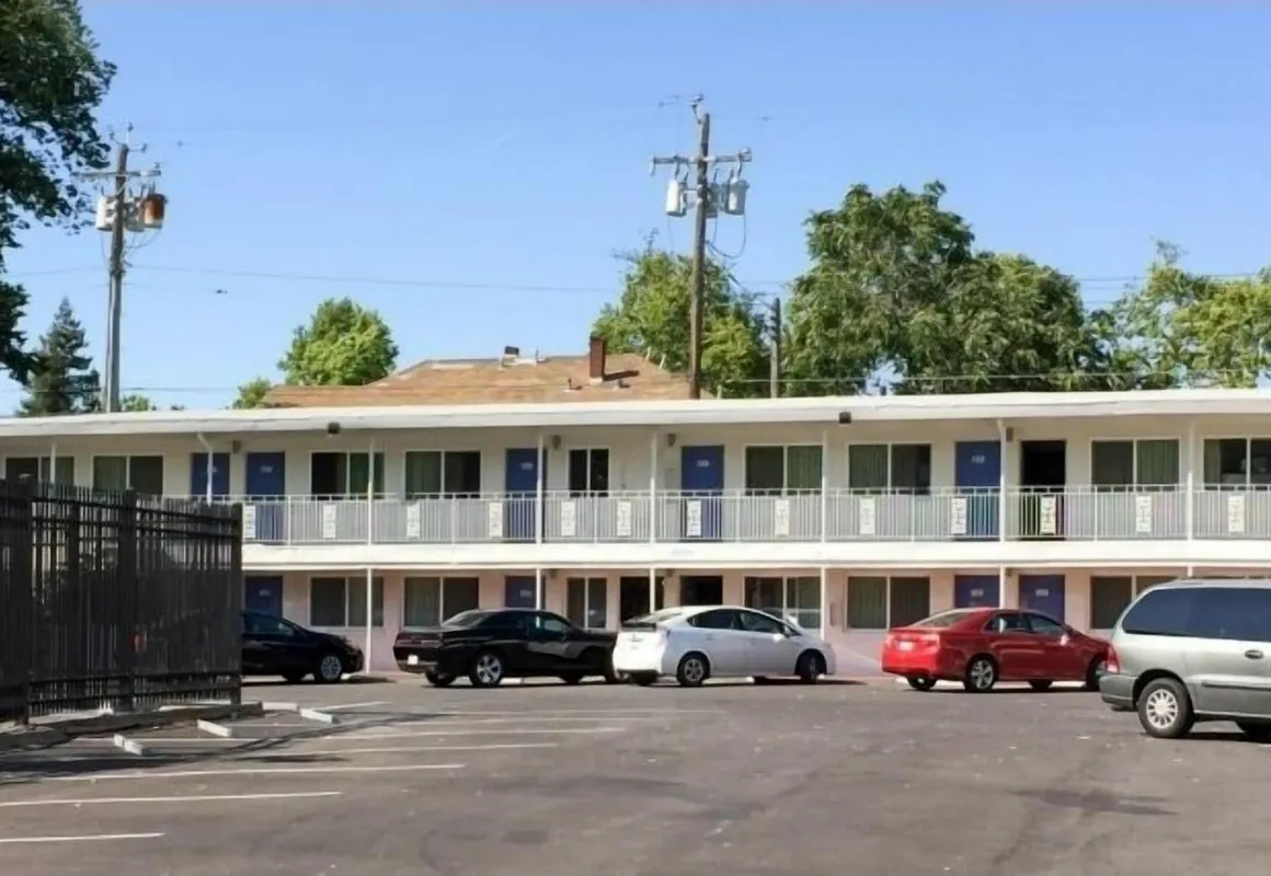 Travelodge by Wyndham Sacramento Convention Center hotel hero