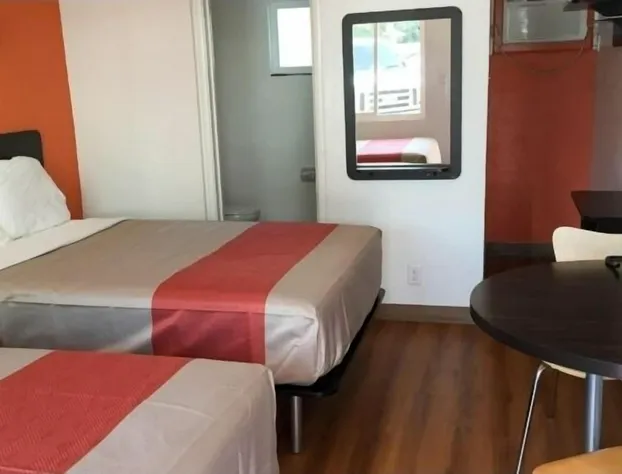 Travelodge by Wyndham Sacramento Convention Center hotel detail image 4