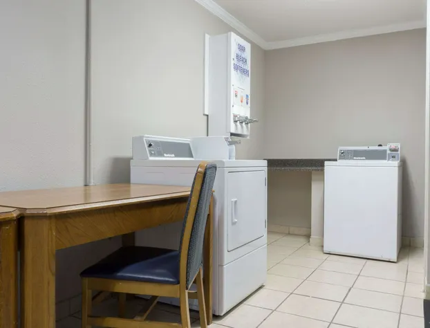 Days Inn by Wyndham Florence Cincinnati Area hotel detail image 4