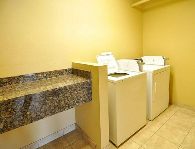 Econo Lodge Inn & Suites hotel detail image 3