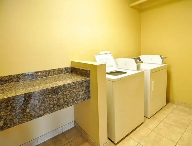 Econo Lodge Inn & Suites hotel detail image 3