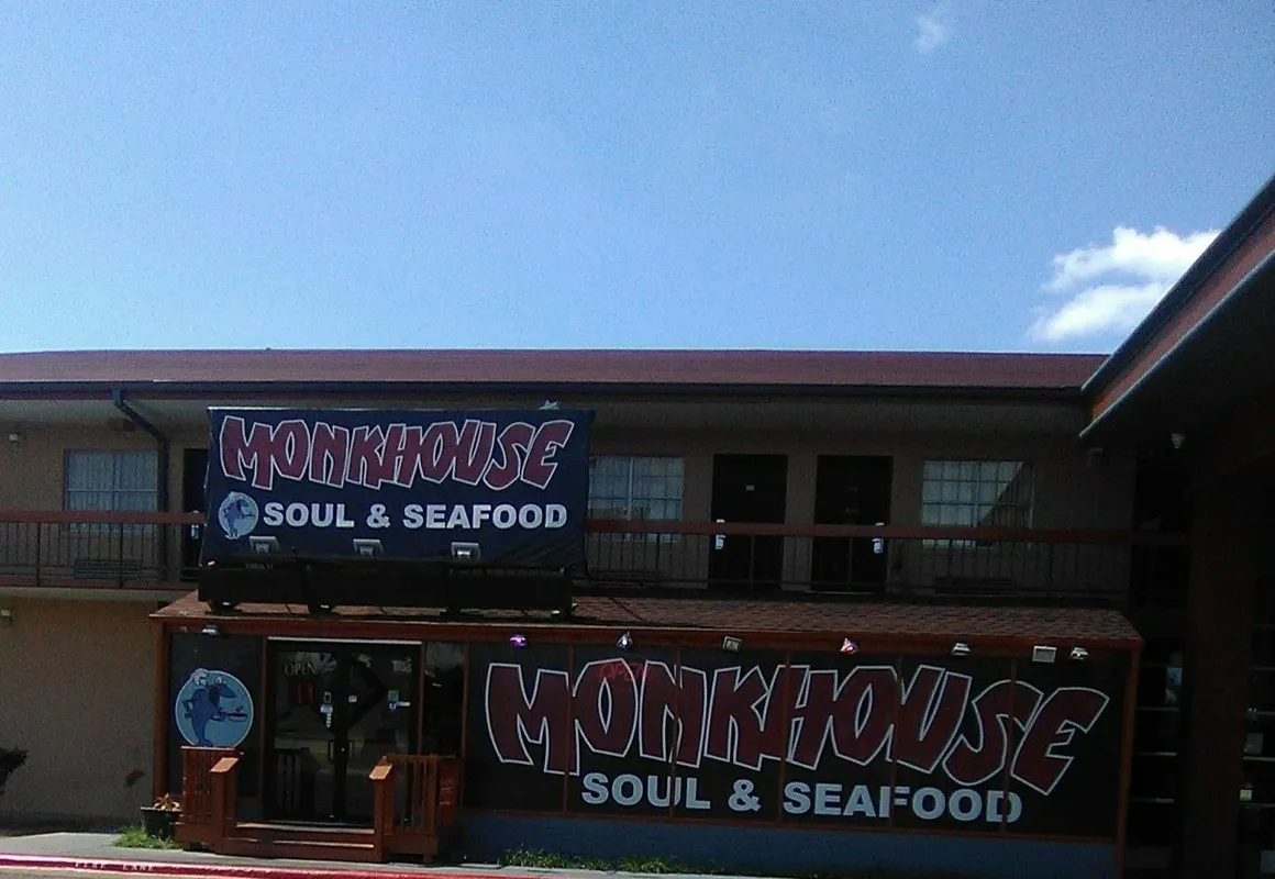 Regency Inn & Suites hotel hero