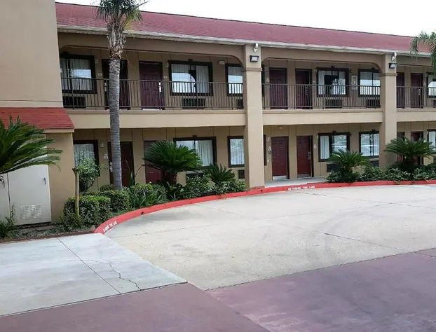 Red Roof Inn & Suites Houston - Humble/IAH Airport hotel detail image 1
