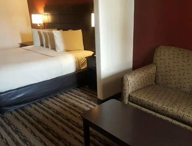 Red Roof Inn & Suites Houston - Humble/IAH Airport hotel detail image 3