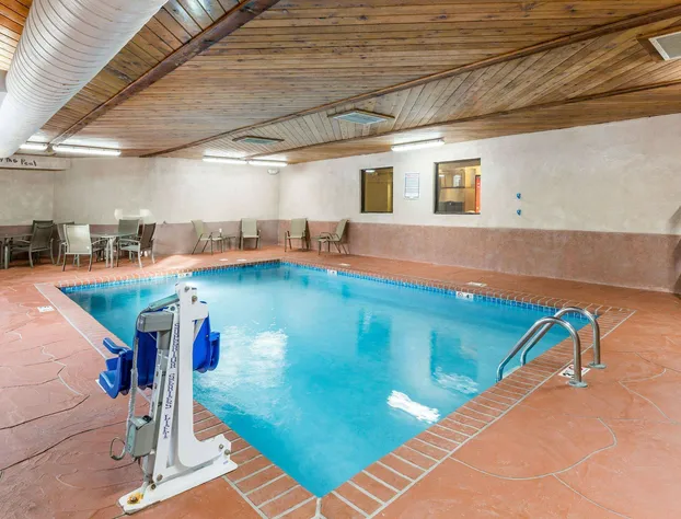 Super 8 by Wyndham Urbandale/Des Moines Area hotel detail image 4