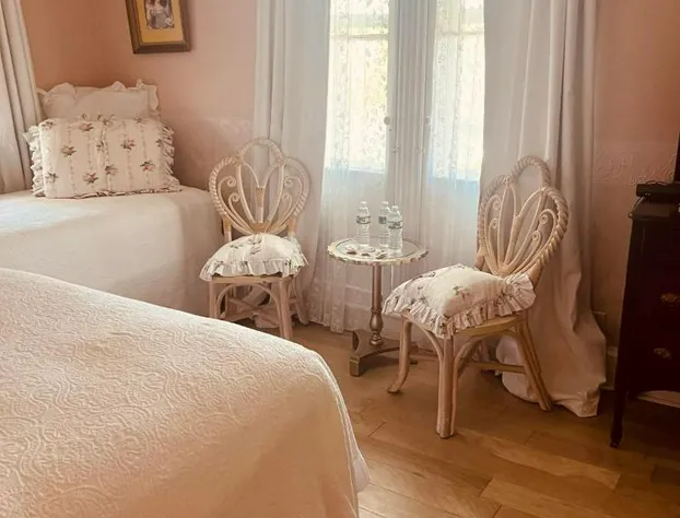 Walden on the Pond Hotel hotel detail image 4