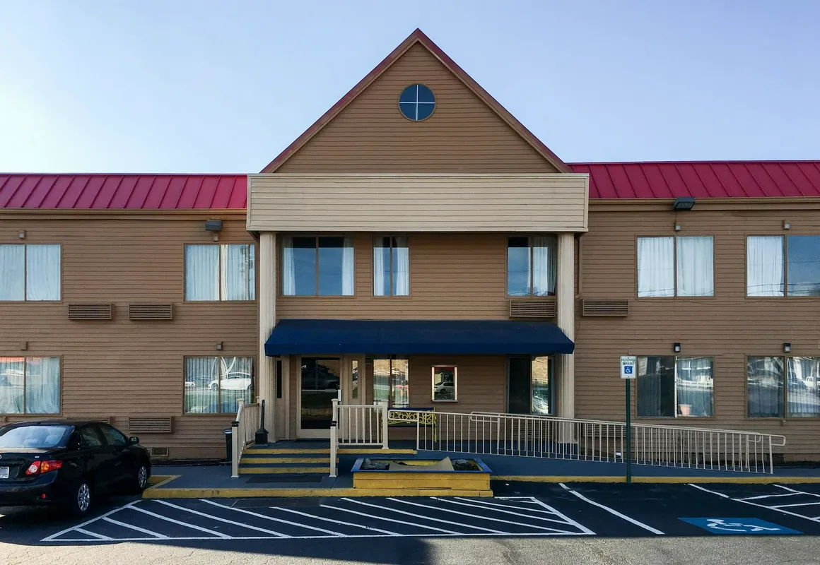 Days Inn by Wyndham Thomson hotel hero