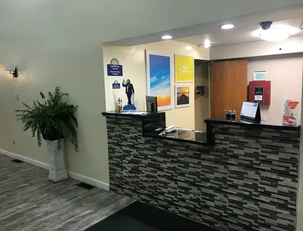 Days Inn by Wyndham Thomson hotel detail image 1