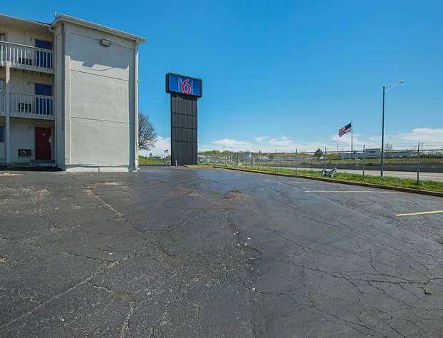 Motel6 Blue Springs, MO hotel detail image 3