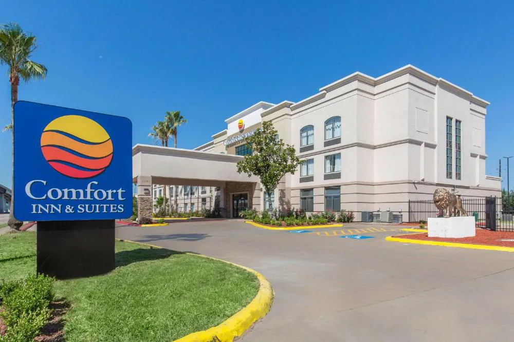 Comfort Inn & Suites SW Houston Sugarland hotel hero