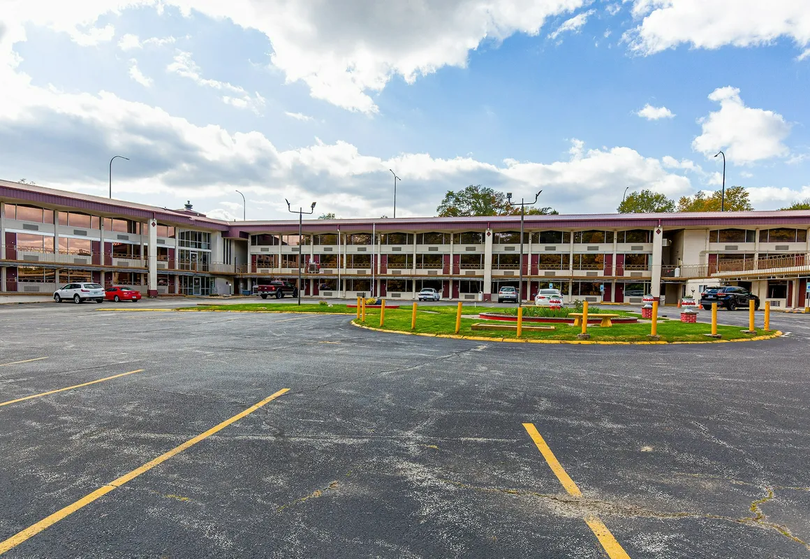 Americas Best Value Inn Moline hotel hero
