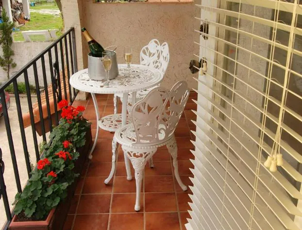 The Lakehouse Bed & Breakfast hotel detail image 4