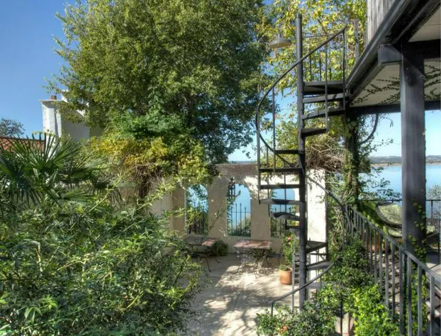 The Lakehouse Bed & Breakfast hotel detail image 3