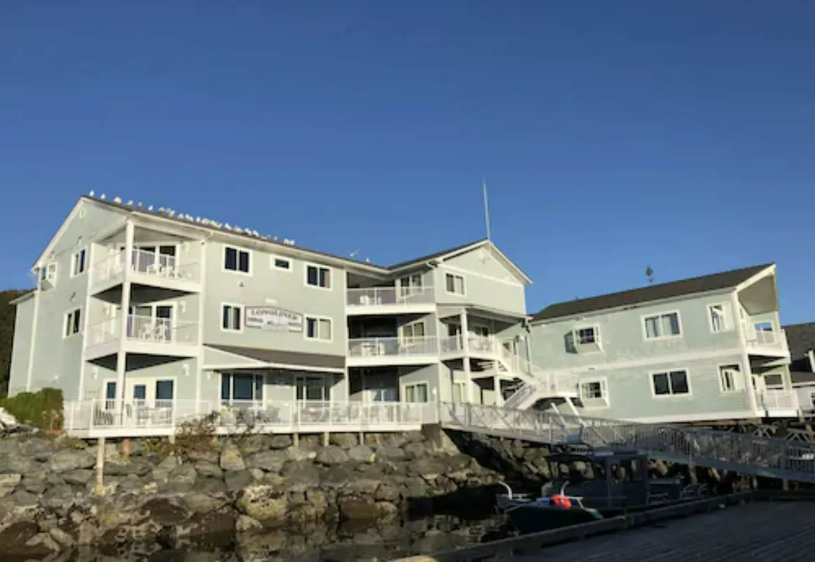 Longliner Lodge and Suites hotel hero