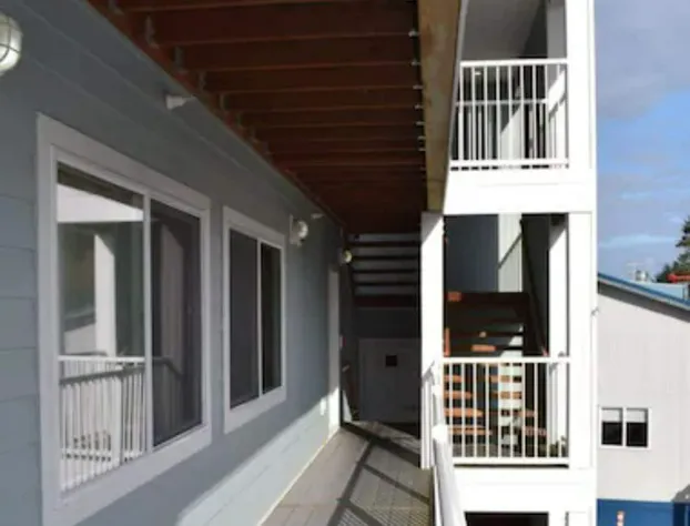 Longliner Lodge and Suites hotel detail image 1