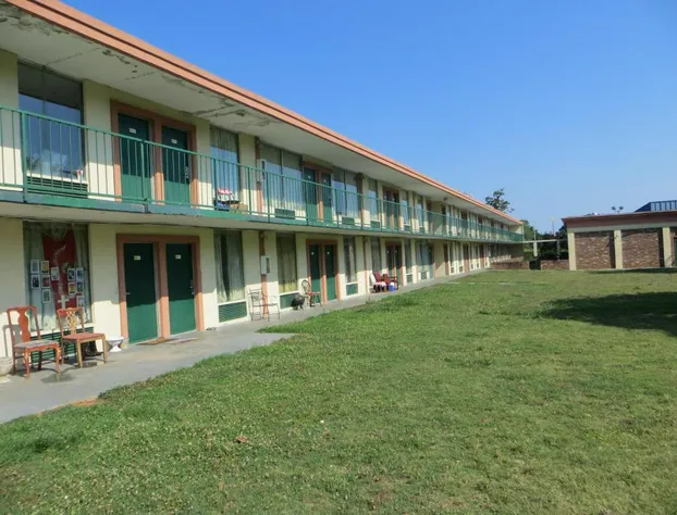 Days Inn by Wyndham Madison hotel detail image 3