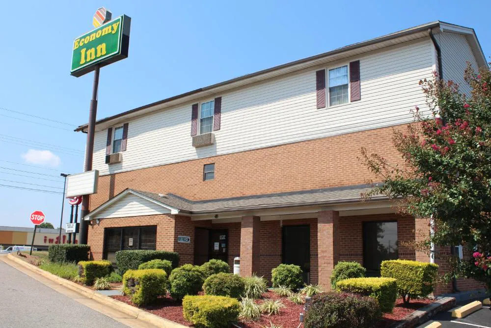 Economy Inn hotel hero