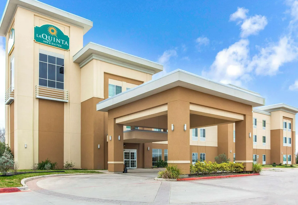 La Quinta Inn & Suites by Wyndham Gonzales TX hotel hero