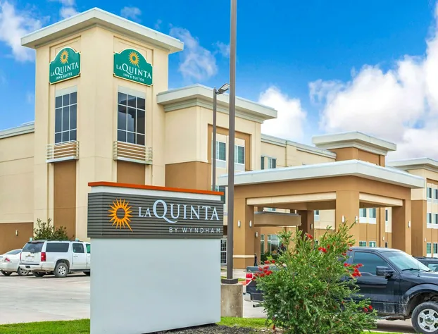 La Quinta Inn & Suites by Wyndham Gonzales TX hotel detail image 1