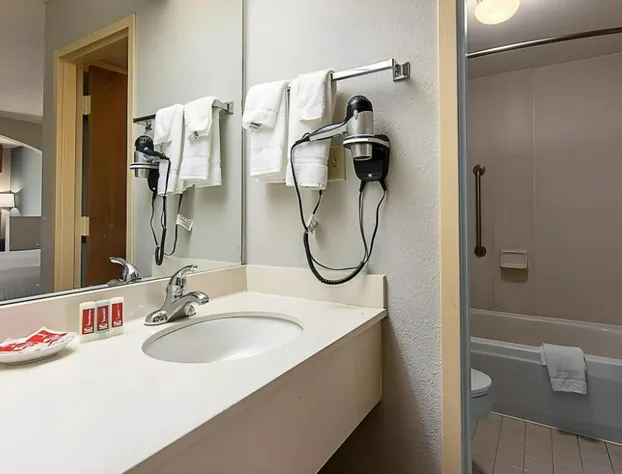 Econo Lodge hotel detail image 4