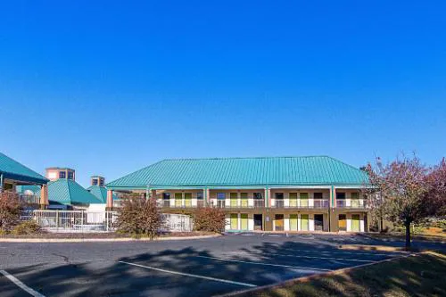 Econo Lodge hotel detail image 1