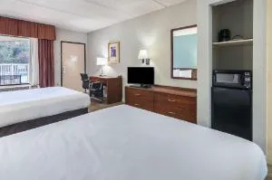 Econo Lodge hotel detail image 3