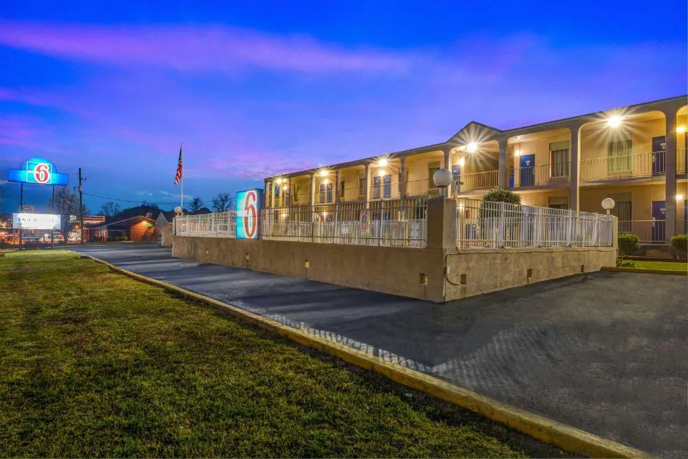 Motel 6 Americus, GA hotel hero