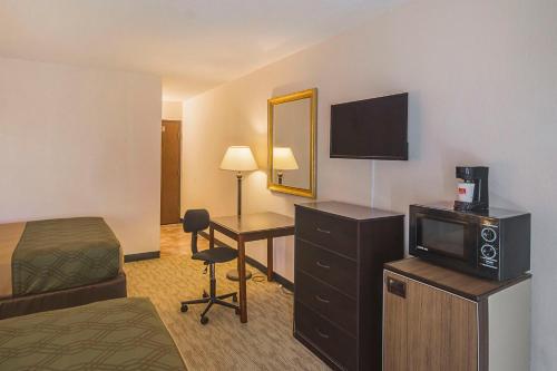 Econo Lodge Sulphur Springs I-30 hotel detail image 4