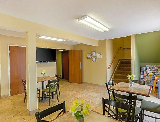 Rodeway Inn & Suites Kearney hotel detail image 2