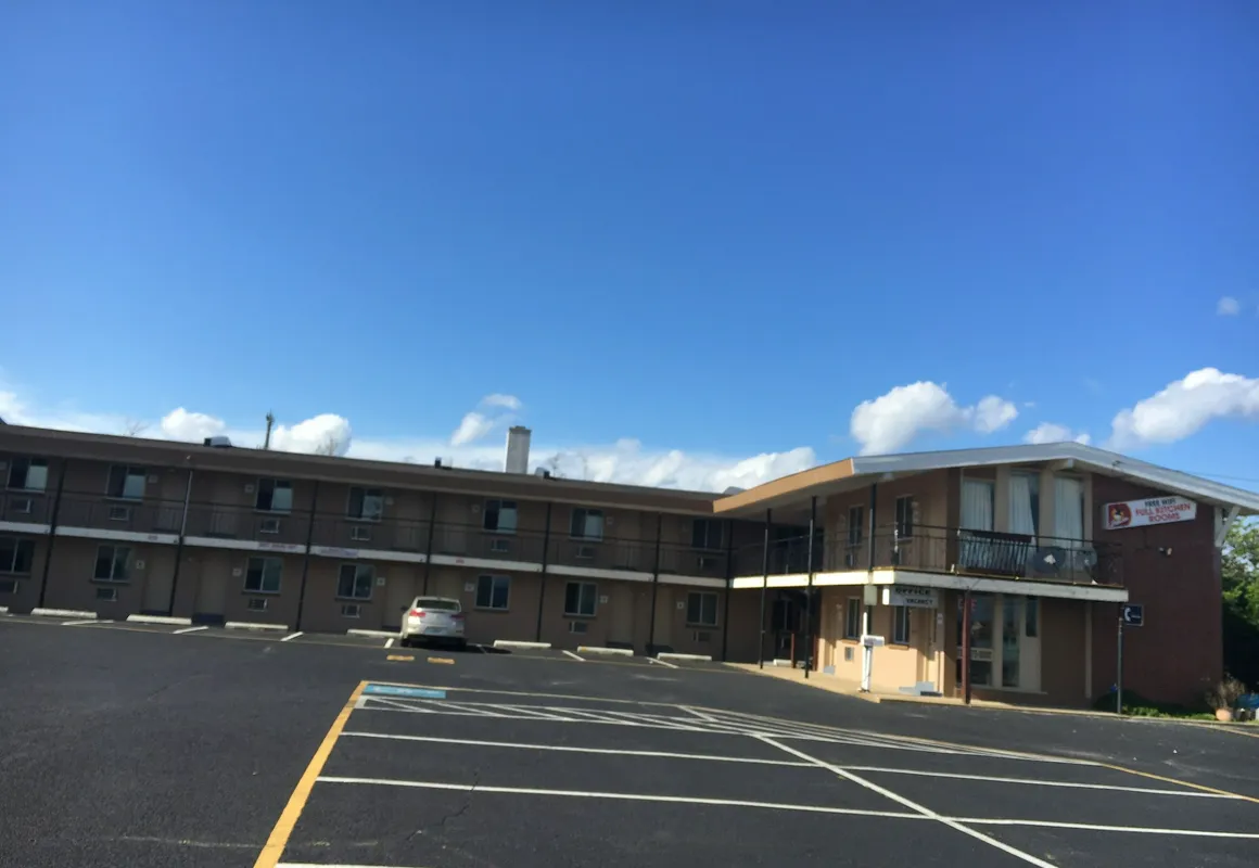 Pelican Inn and Suites hotel hero