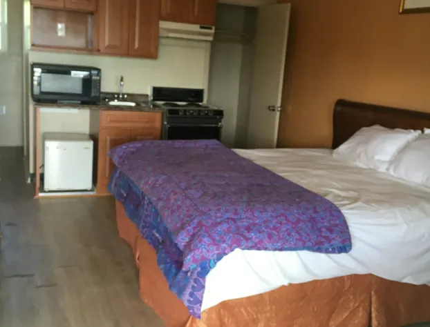 Pelican Inn and Suites hotel detail image 3