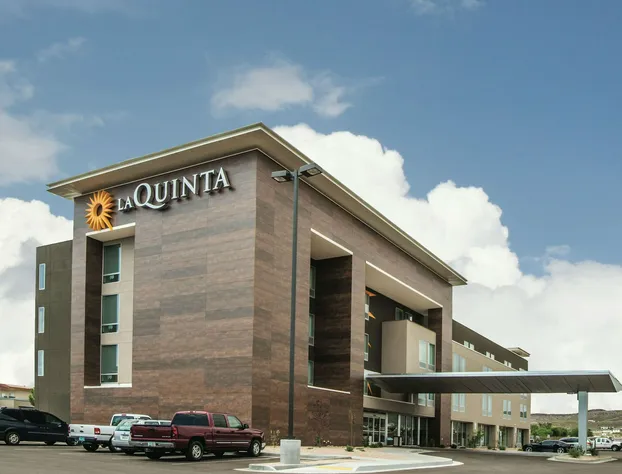 La Quinta Inn & Suites by Wyndham Kingman hotel detail image 1