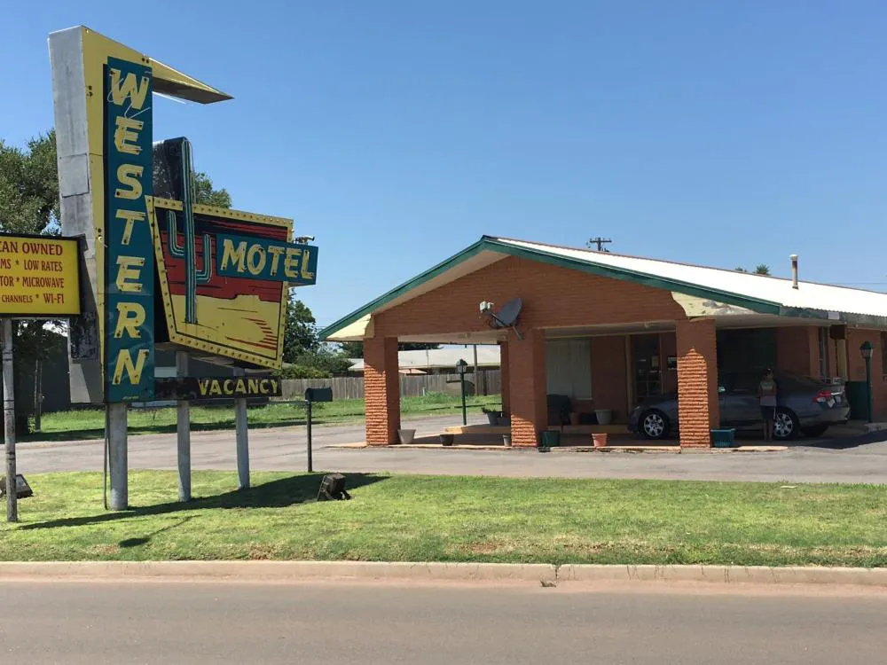 Western Motel hotel hero